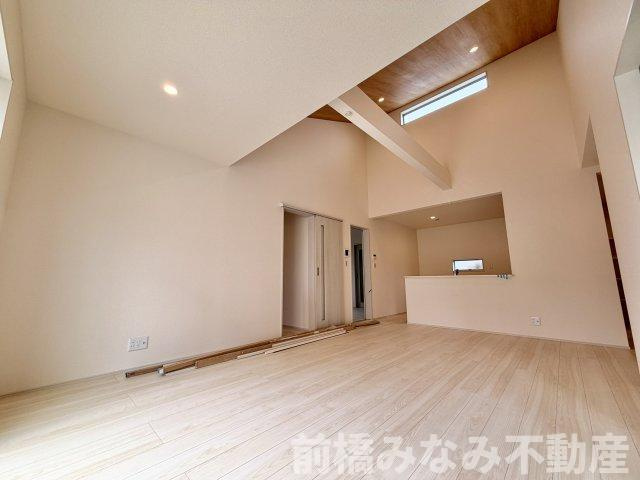 【新築平屋】渋川市半田第８　限定１棟　クリエートの家　新築建売の居間・リビング|ゆったりとしたリビングです