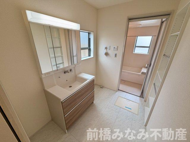 【新築平屋】渋川市半田第８　限定１棟　クリエートの家　新築建売の独立洗面台|朝の身支度には欠かせない独立洗面化粧台