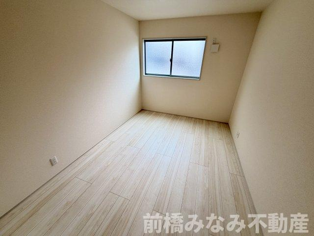 【新築平屋】渋川市半田第８　限定１棟　クリエートの家　新築建売の洋室|個人の部屋や寝室として使える洋室です
