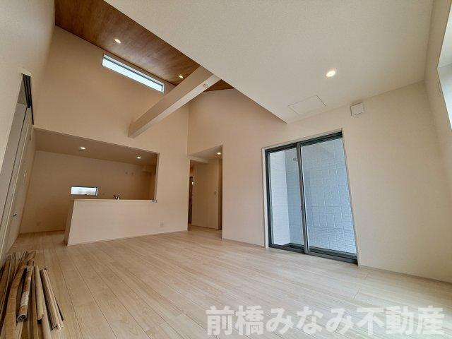 【新築平屋】渋川市半田第８　限定１棟　クリエートの家　新築建売の居間・リビング|使いやすい居間です