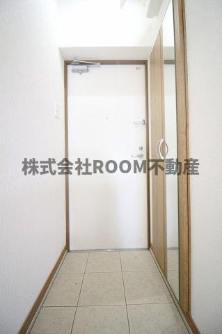 都城市千町の賃貸マンションの玄関|収納もある玄関です