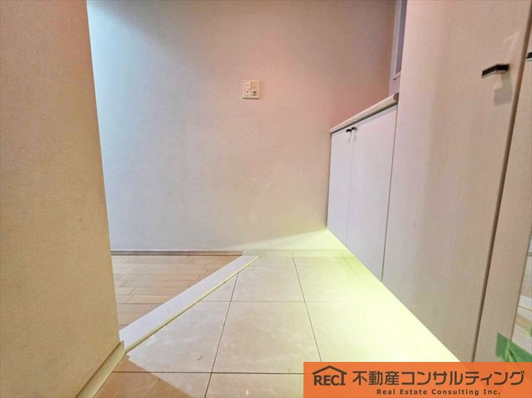 エスリード苦楽園老松町の玄関