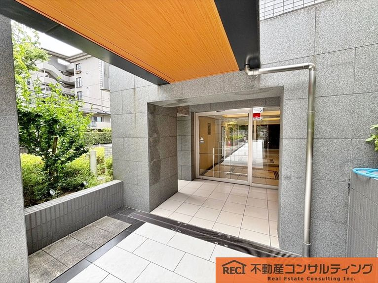 エスリード苦楽園老松町のエントランス