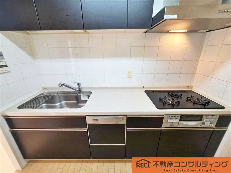 エスリード苦楽園老松町のキッチン|全室収納スペース完備♪