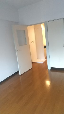 川崎市中原区新丸子東１丁目の賃貸マンションの居間・リビング