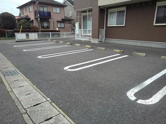 【駐車場】 | ブライト　ガーデン | 車をお持ちの方に嬉しい駐車場付きの物件です
