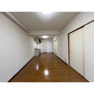 【居間・リビング】 | 竹林マンションⅡ | こちらの居間で趣味の時間をお楽しみください