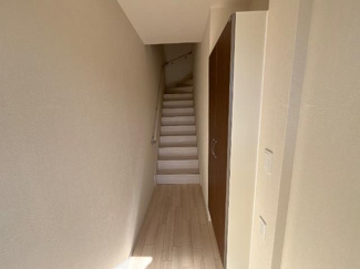 【内装】 | (仮)スターテラスⅡ針ヶ谷町新築アパート | 階段（イメージ）