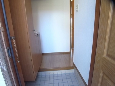 【玄関】 | ホワイトローズＵ | 明るい玄関です