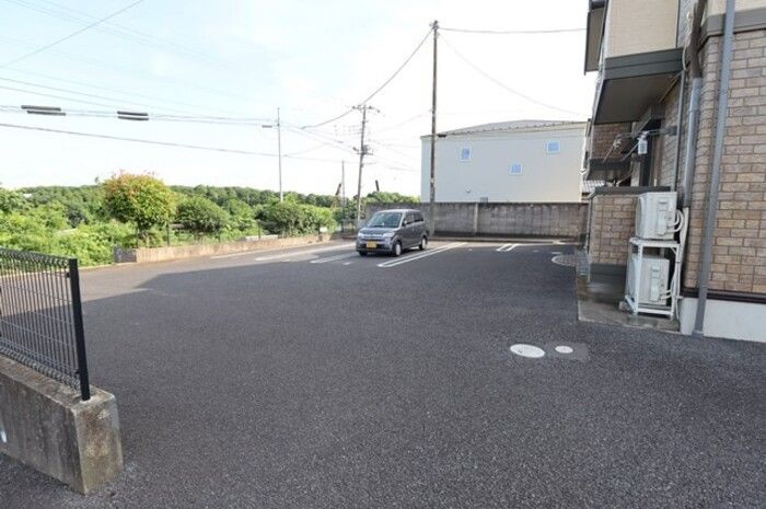 ボヌール Aの駐車場