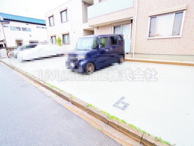 フィカーサ西東京Ｂ棟の駐車場