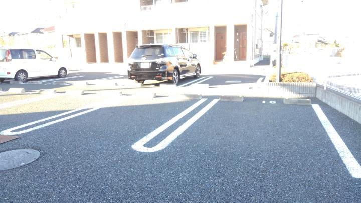 ベイリーフⅡの駐車場