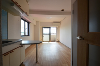 【内装】 | ドミール星が丘 | 明るい色調の室内です