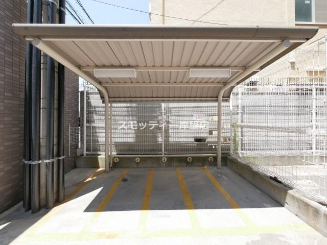 ディナスティ長居公園南の駐車場
