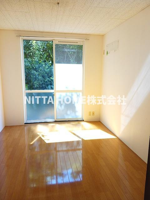 ポートさくら の居間・リビング|１階の角部屋で小さなお子様連れにもオススメです☆