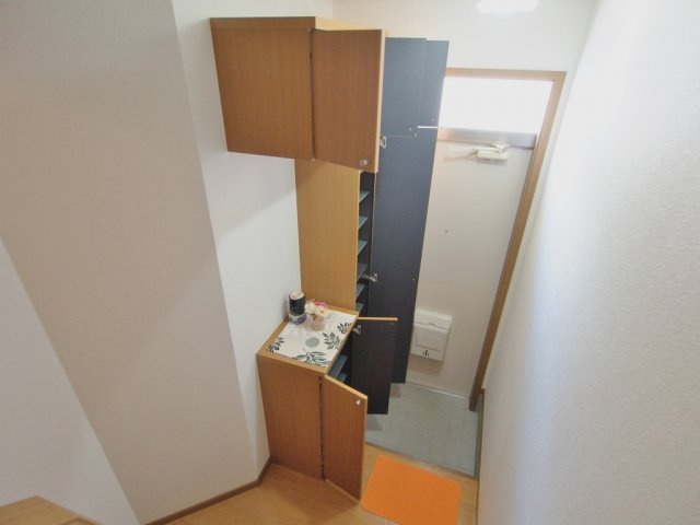 広島市安佐南区八木６丁目のアパートの玄関