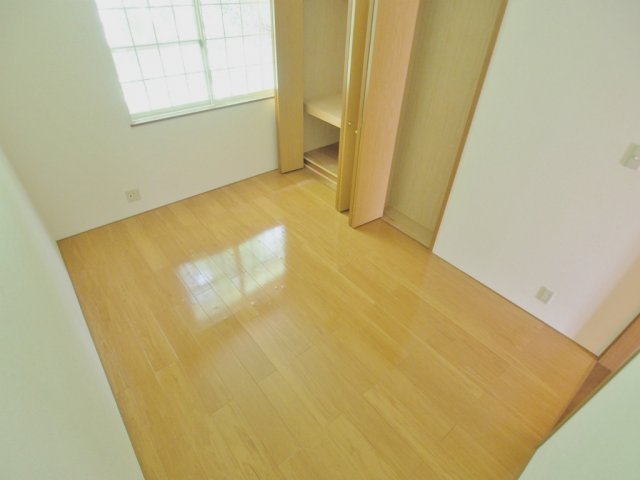 広島市安佐南区八木６丁目のアパートの寝室