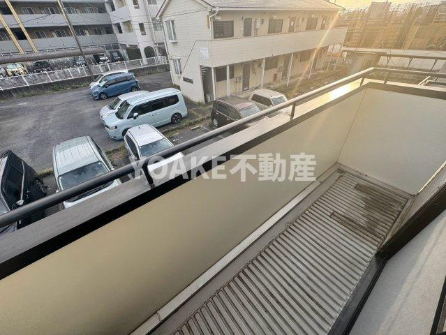海老名市中央２丁目のアパートのバルコニー