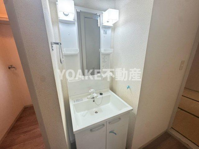 海老名市中央２丁目のアパートの洗面所