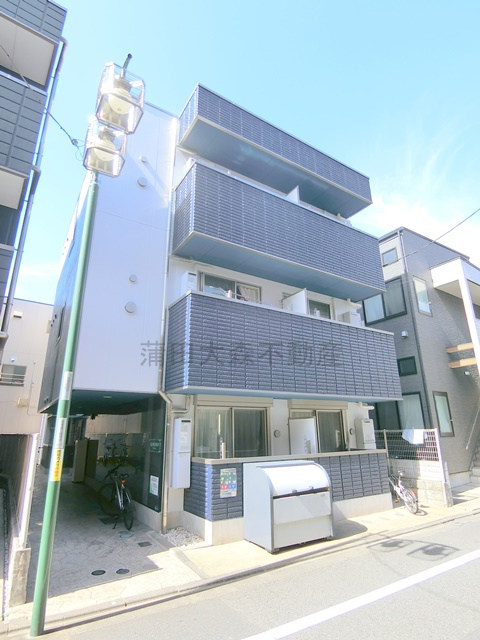 グランドラインⅢの外観|2013年12月築　鉄骨造地上3階建て総戸数9戸の人気賃貸
東京都大田区東蒲田1丁目　京急本線梅屋敷駅近最寄り徒歩4分、京急蒲田駅徒歩10分