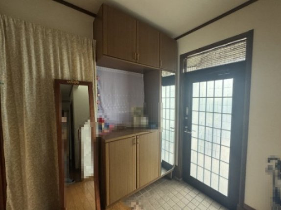 【玄関】 | 稲敷郡阿見町南平台2丁目　庭付き　4LDK　