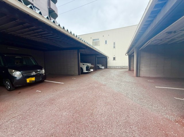 リブコート武庫川の駐車場|敷地内駐車場