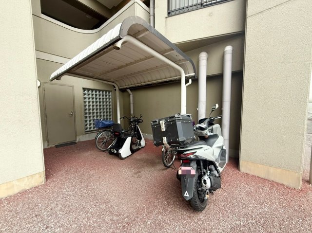 リブコート武庫川のその他共用部分|バイク置場