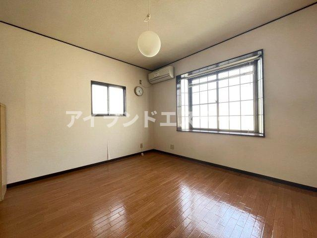アパートメントN　駅近　角部屋　ネット無料の居間・リビング