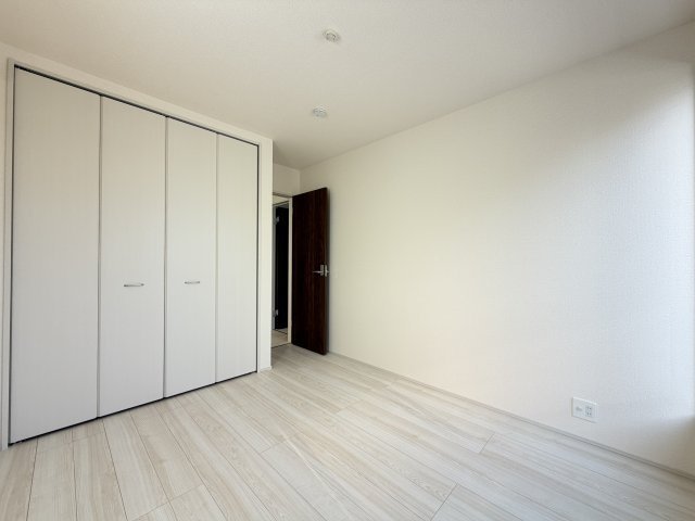 宜野湾市嘉数（全6棟）の洋室|5号棟　洋室5.3帖＋CL付き♪
