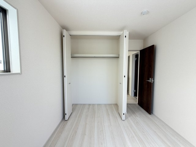 宜野湾市嘉数 3・5・6号棟(全6棟）の収納|5号棟　洋室5.3帖＋CL付き♪