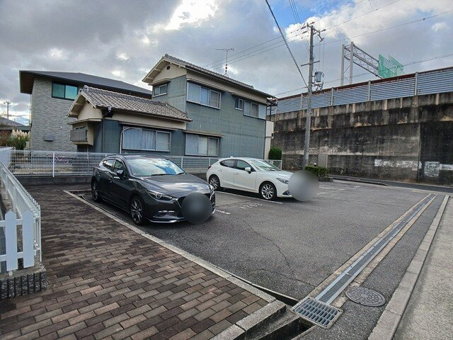 エスポワールドミールＡの駐車場