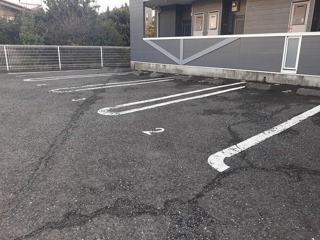 ルーチェ・デル・ソーレの駐車場