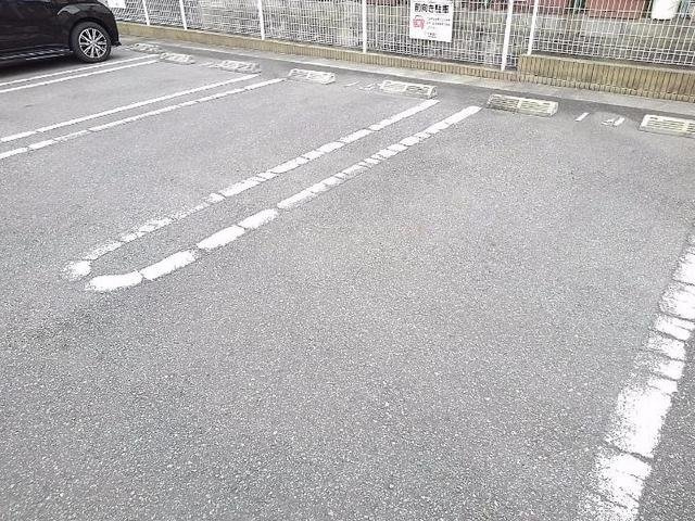 アベニール　Ｂの駐車場