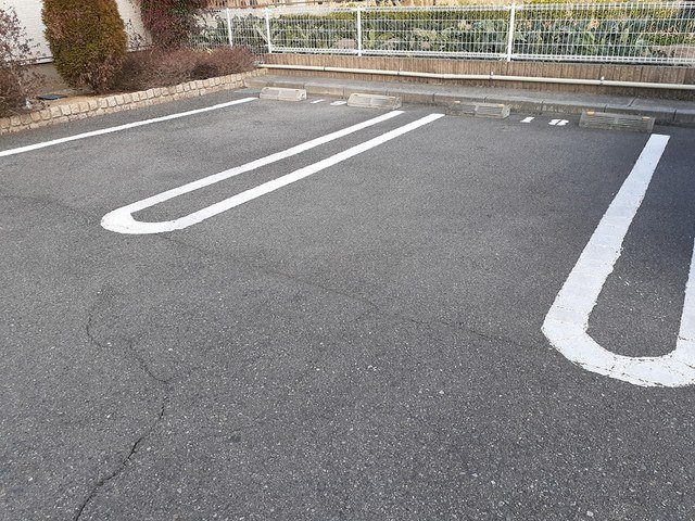 シエロ・イリーデの駐車場