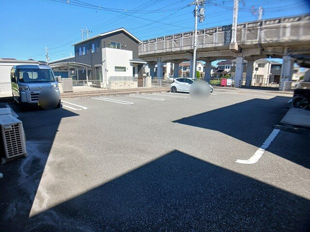 グランデ　フォルトゥーナの駐車場