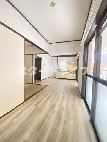 大阪市東淀川区豊新４丁目の賃貸マンションの居間・リビング