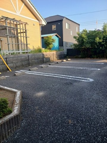 【駐車場】 | アドラブール | 駐車場があるので、車を買う予定の方も安心です