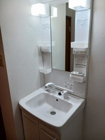 アドラブールの洗面所|ゆったりとスペースのある洗面所