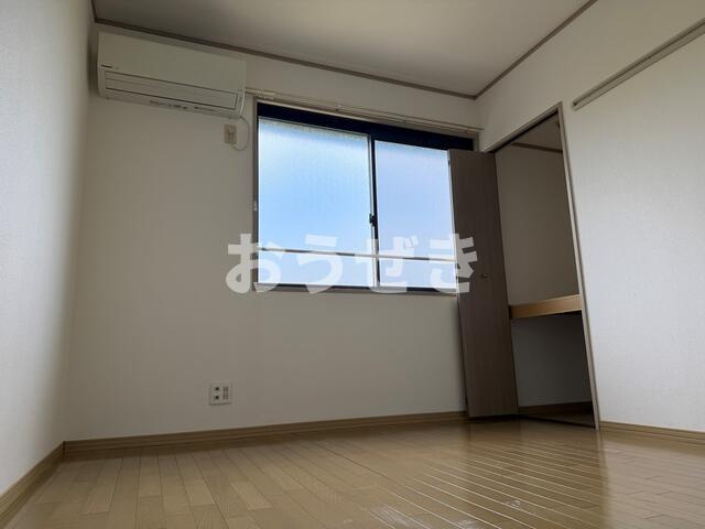 パークサイド上矢部Ｂ棟の内装|洋室です。（エアコンは残置物…