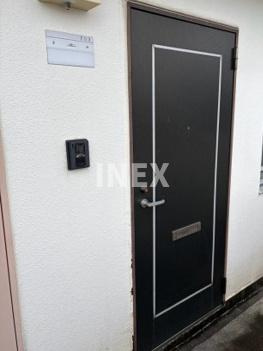 横浜市鶴見区栄町通２丁目の賃貸マンションの玄関