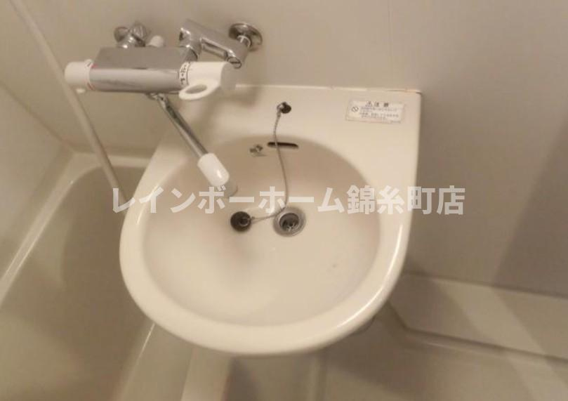 アランシア両国の洗面所