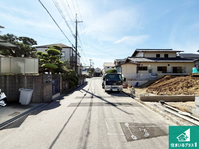 ◆堺市南区槇塚台　第7期　新築一戸建ての前面道路含む現地写真|周辺は閑静な住宅街です。前面道路もしっかりと有りますので車の出し入れも安心ですよ！