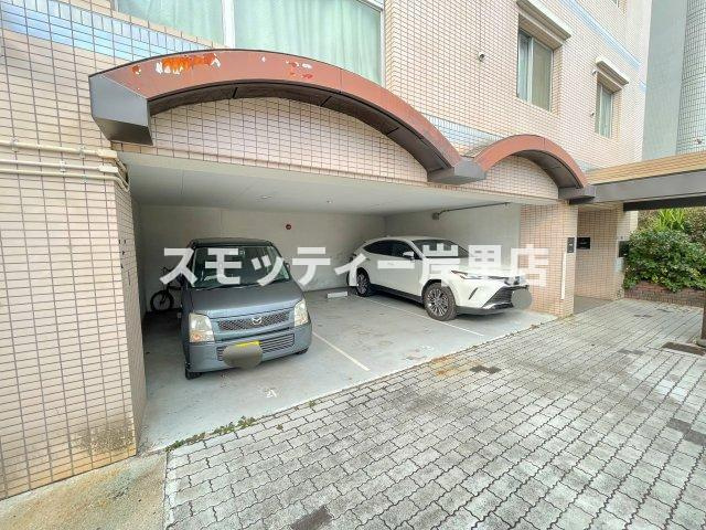 LakiaMaison帝塚山西の駐車場