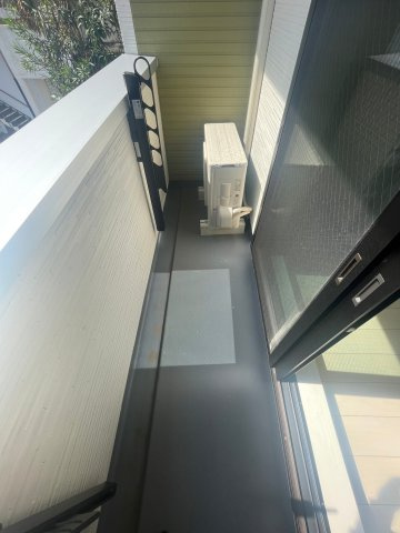 松戸市高塚新田のアパートのバルコニー