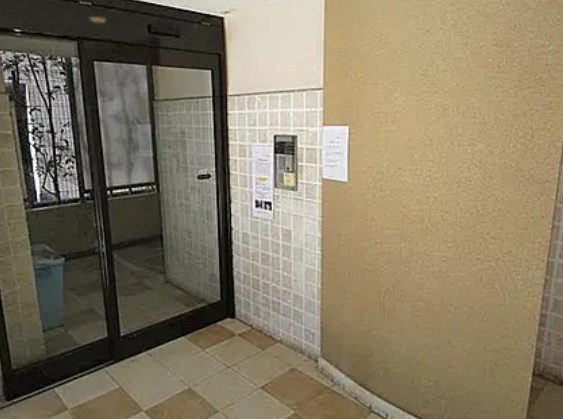 プレール学芸大学参番館のエントランス