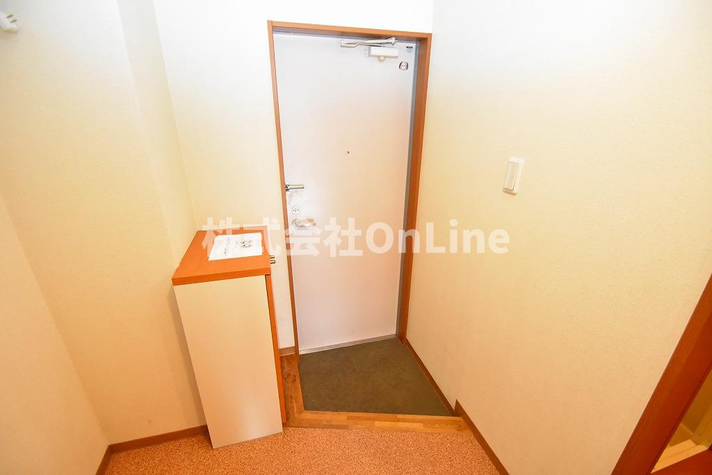 アリスコート菱屋西の玄関