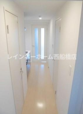 市川市市川１丁目の賃貸マンションの玄関