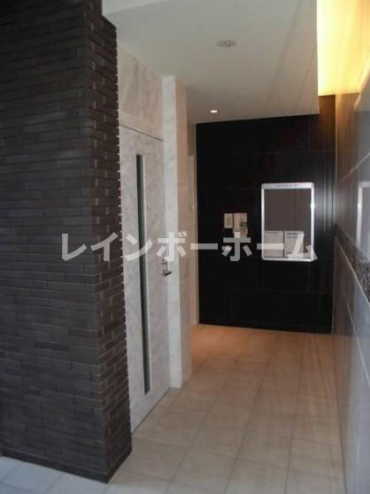 市川市市川１丁目の賃貸マンションのエントランス