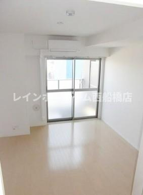 市川市市川１丁目の賃貸マンションの居間・リビング