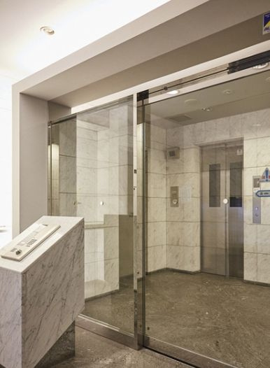 日本橋ミスモのエントランス|建物の内部です